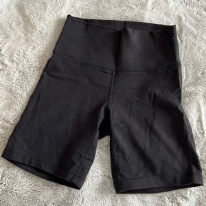 Aritzia TNA biker shorts. Size small. Black